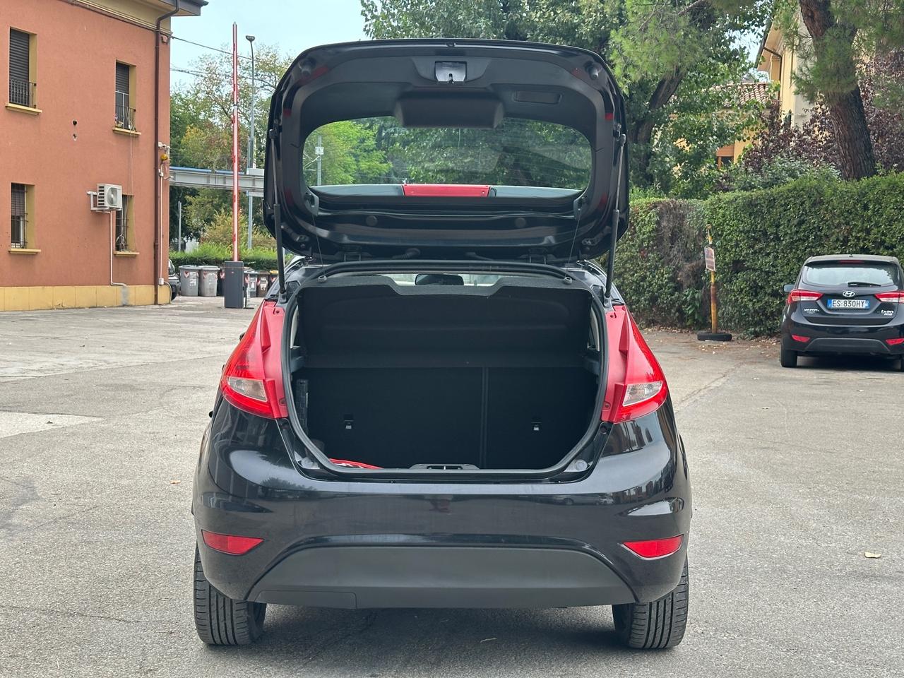 Ford Fiesta 1.4 16V 5p. Bz.- GPL Titanium Bs.