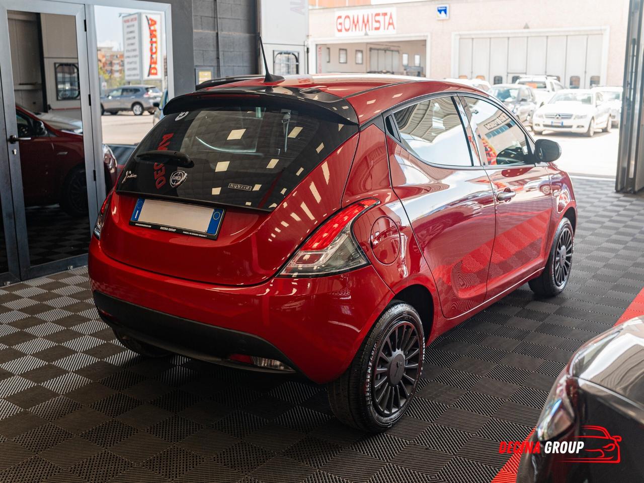 Lancia Ypsilon 1.0 FireFly Hybrid Silver 70 cv