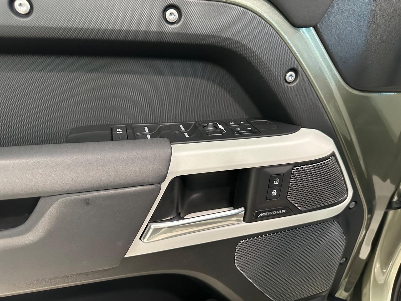 Land Rover Defender 110 3.0D I6 200 CV AWD Auto SE