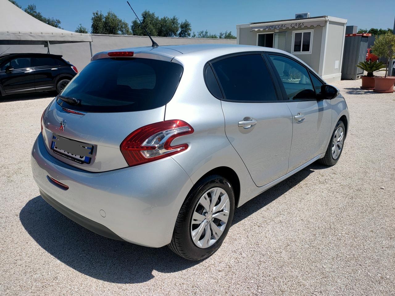 Peugeot 208 1.4 HDi 68 CV 5 porte Allure