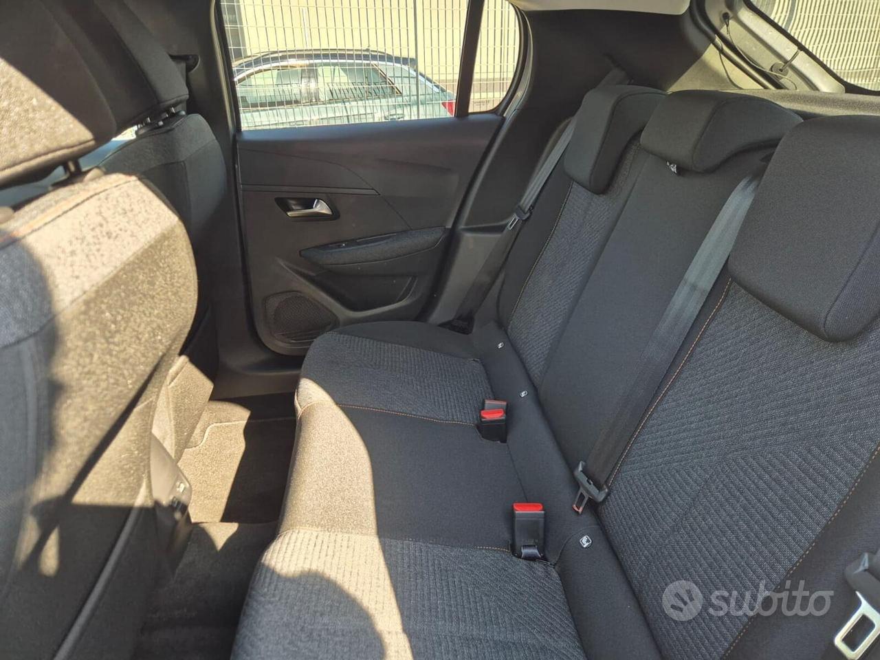 Peugeot 208 1.2 100CV Business Km0