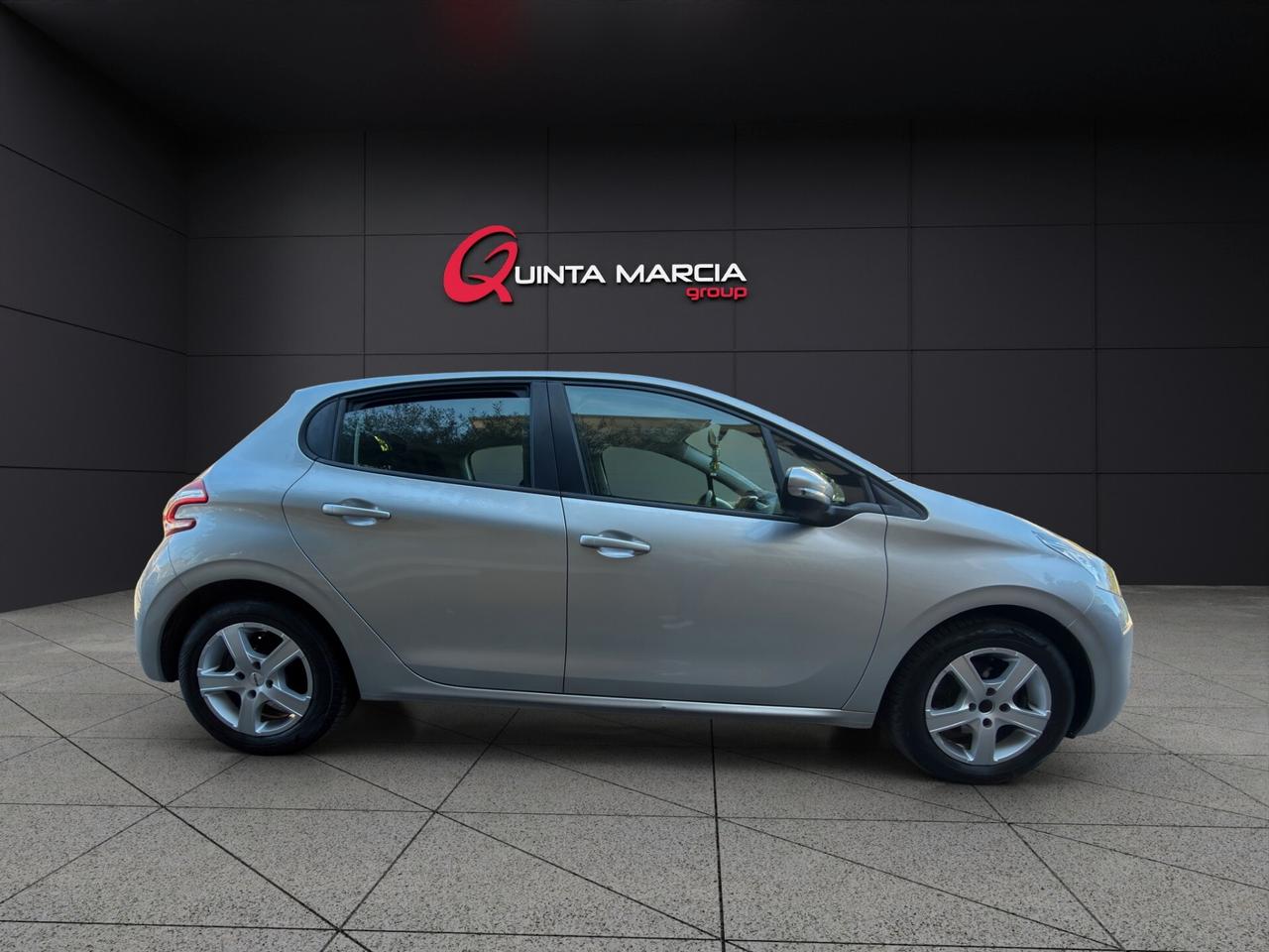 Peugeot 208 1.4 HDi 68 CV Active-TOUCHSCREEN