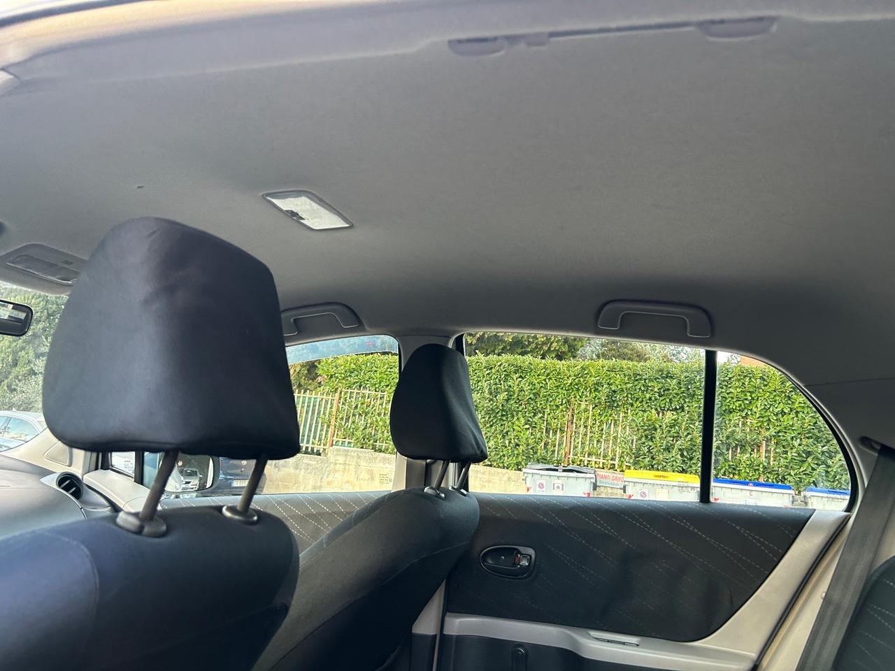 Toyota Yaris 1.3 5 porte cambio automatico 120000km