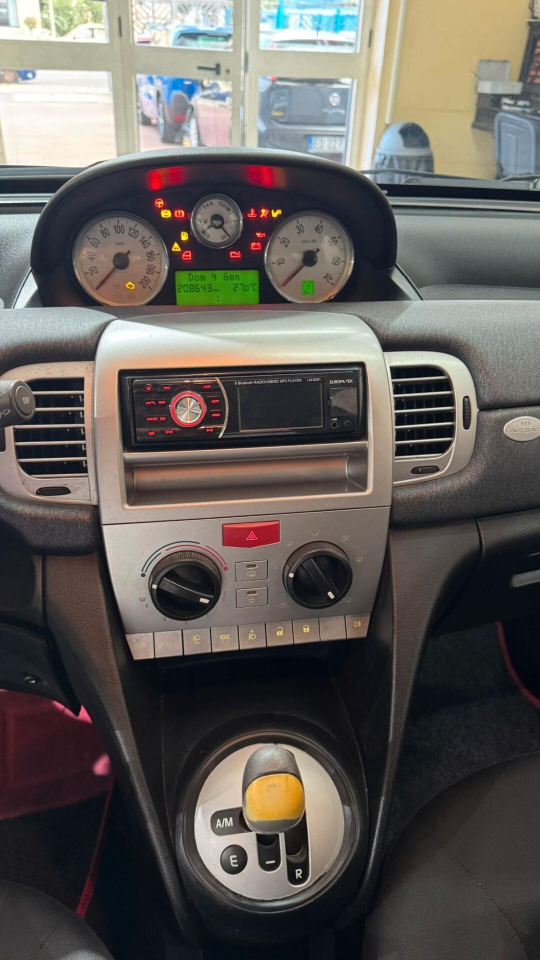 Lancia Ypsilon 1.3 MJT 75 CV Versus