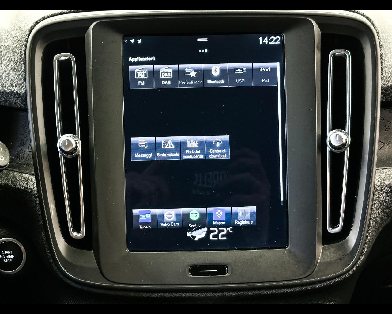VOLVO XC40 (2017-->) - XC40 D3 Geartronic Momentum Core