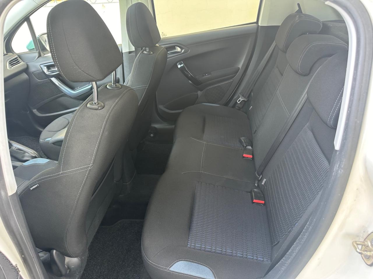 Peugeot 208 1.4 HDi 68 CV 5 porte Allure
