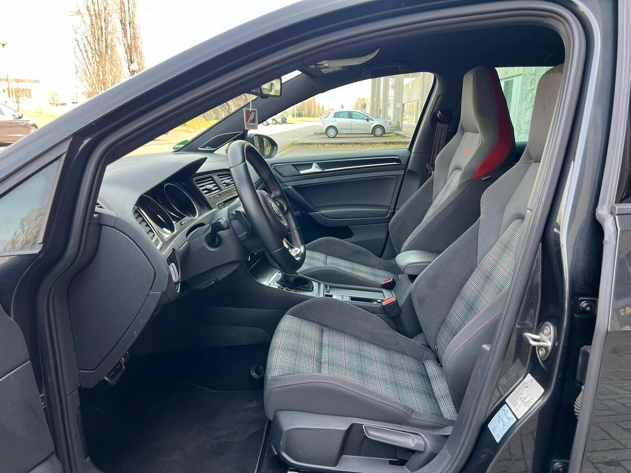 Volkswagen Golf GTI Performance 2.0 TSI DSG 230cv