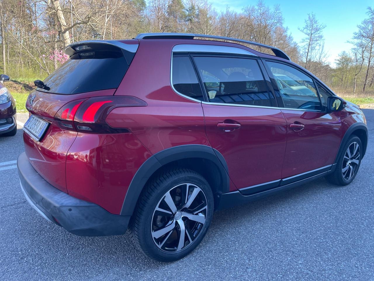 Peugeot 2008 PureTech Turbo 130*Automatik*Navi*solo 77000km