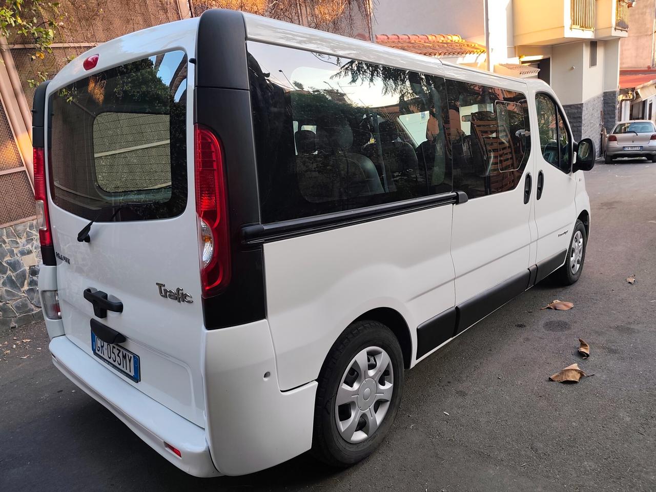 Renault Trafic T27 2.0 dCi/115 PC-TN Passenger 9 Posti