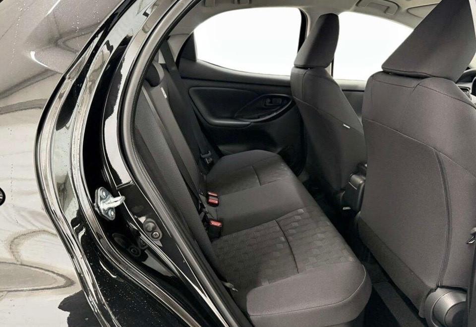 Toyota Yaris 1.5 Hybrid 5 porte Active KM 0 VARI ALLESTIMENTI KM 0