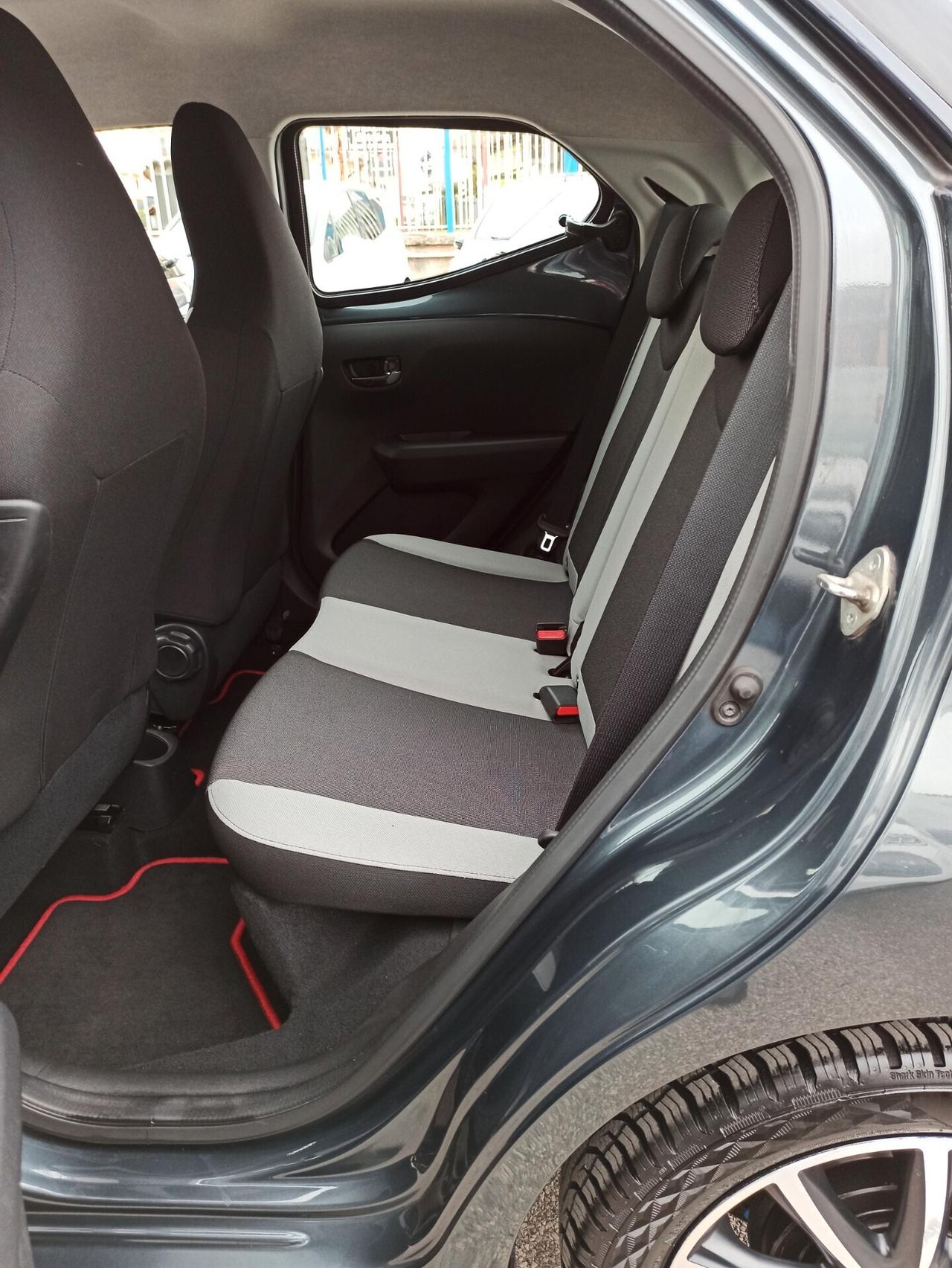 Toyota Aygo 1.0 VVT-i 69 CV 5 porte x-Black TSS MMT