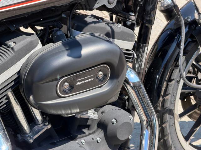 HARLEY-DAVIDSON 883 Sportster R XL 883 R