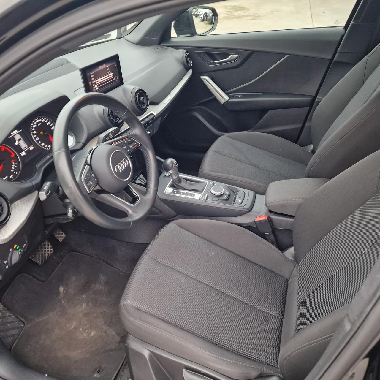 Audi Q2 35 TDI quattro S tronic TOTAL BLACK