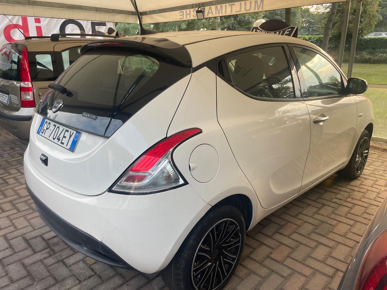 Lancia Ypsilon 1.0 FireFly 5 porte S&S Hybrid Alberta Ferretti