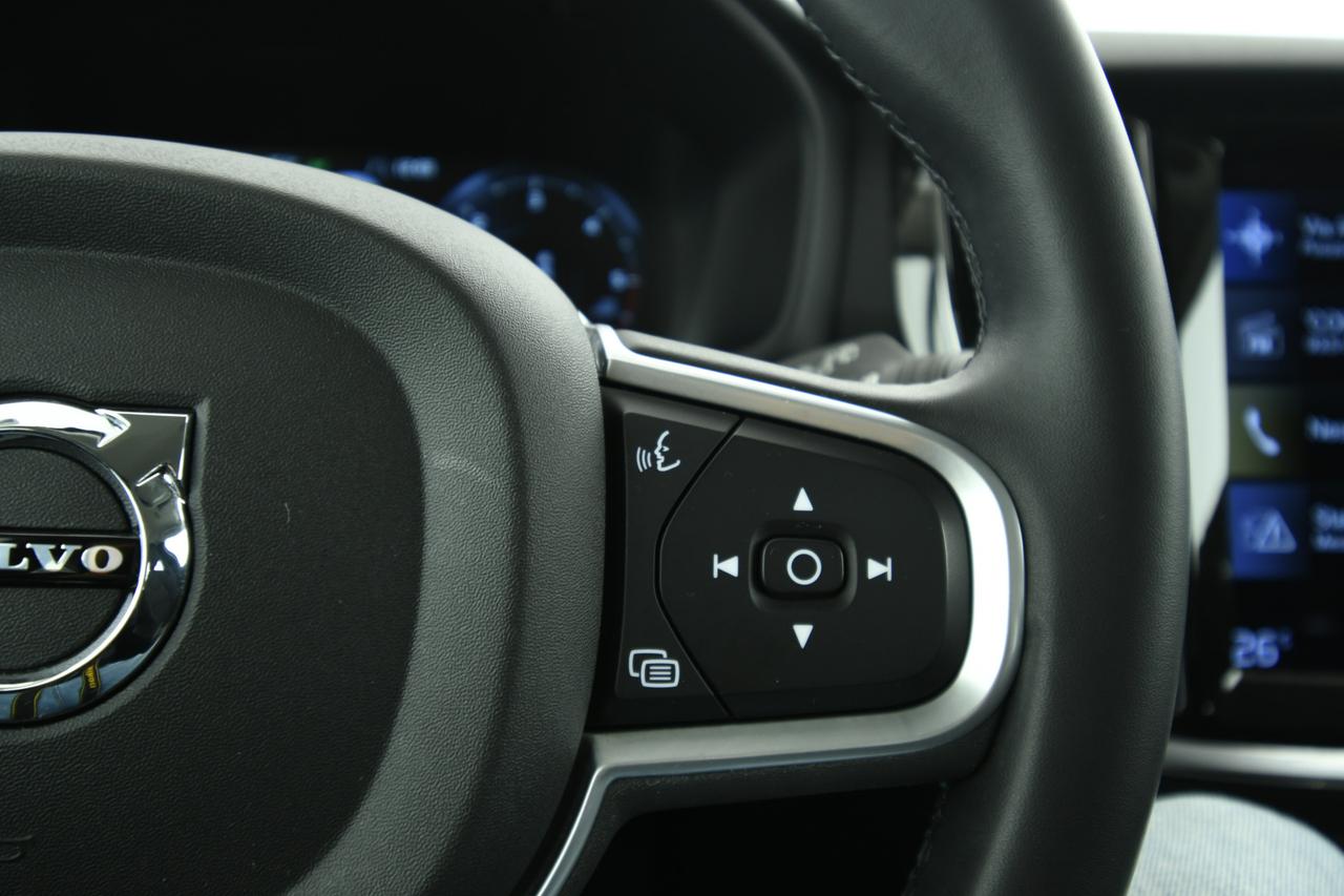 VOLVO V60 2.0 b4 Momentum Business auto NEOPATENTATI+C17"