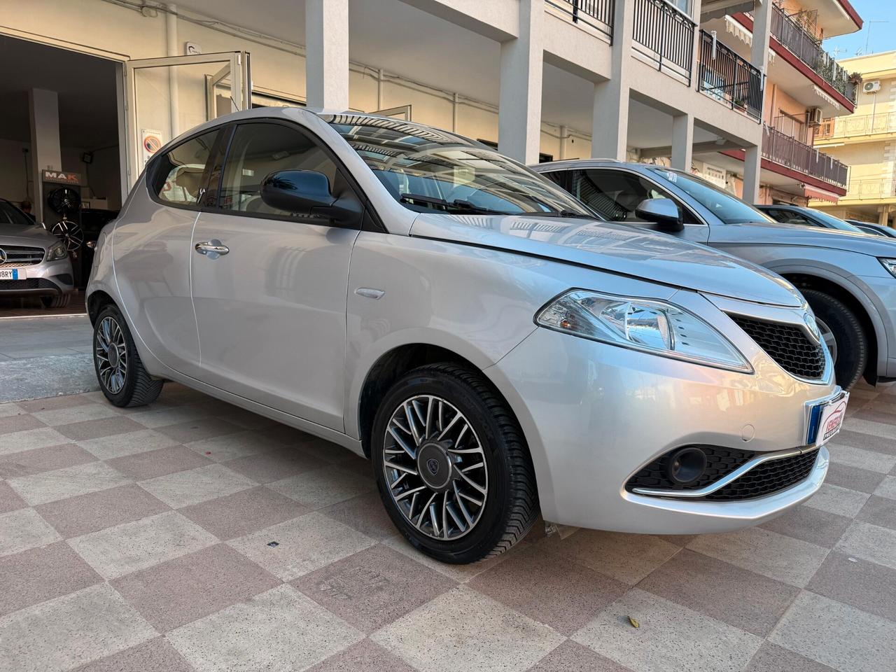 Lancia Ypsilon 1.2 69 CV 5 porte Gold