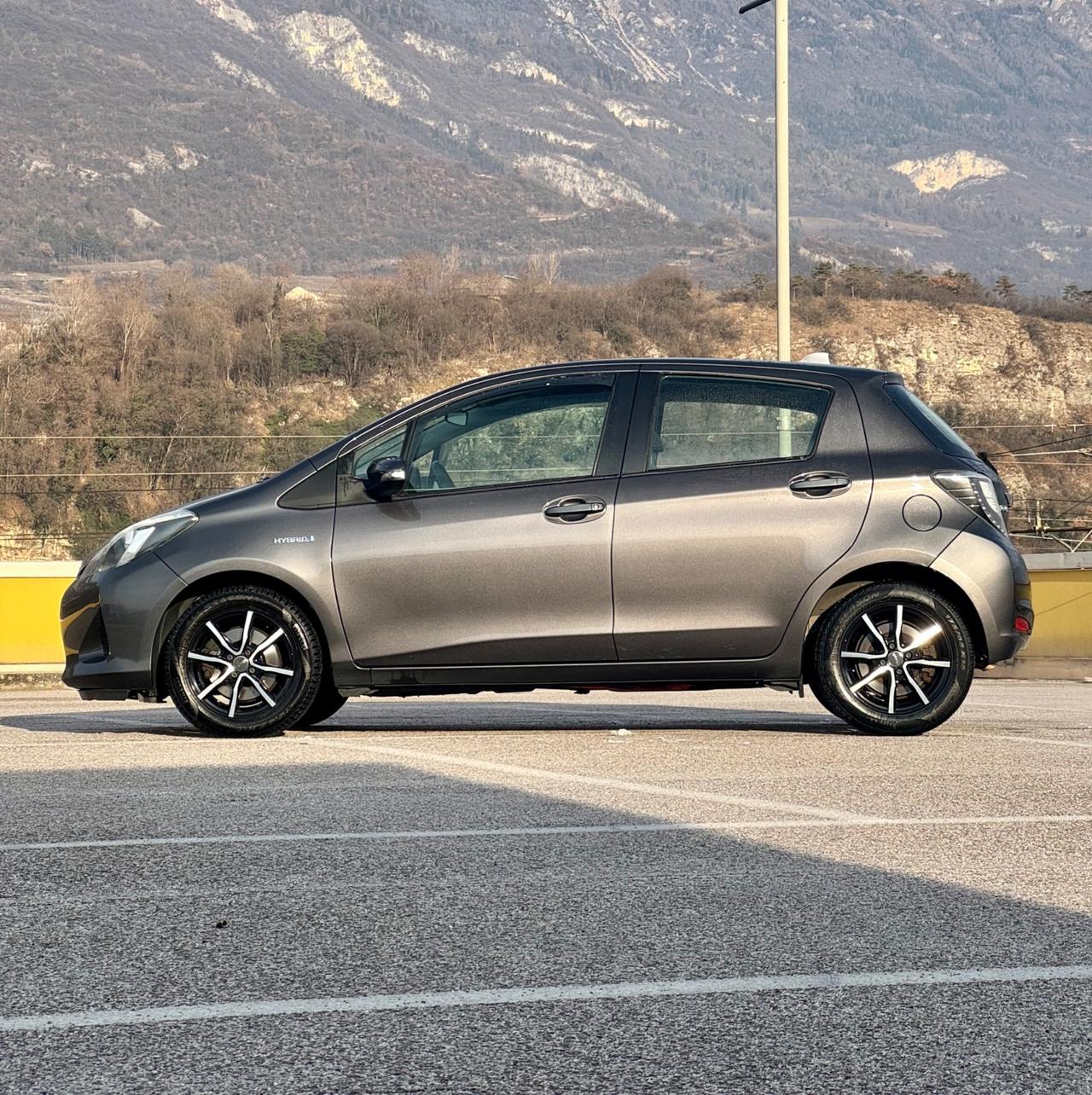 Toyota Yaris 1.5 Hybrid 5p Lounge Neopatentati