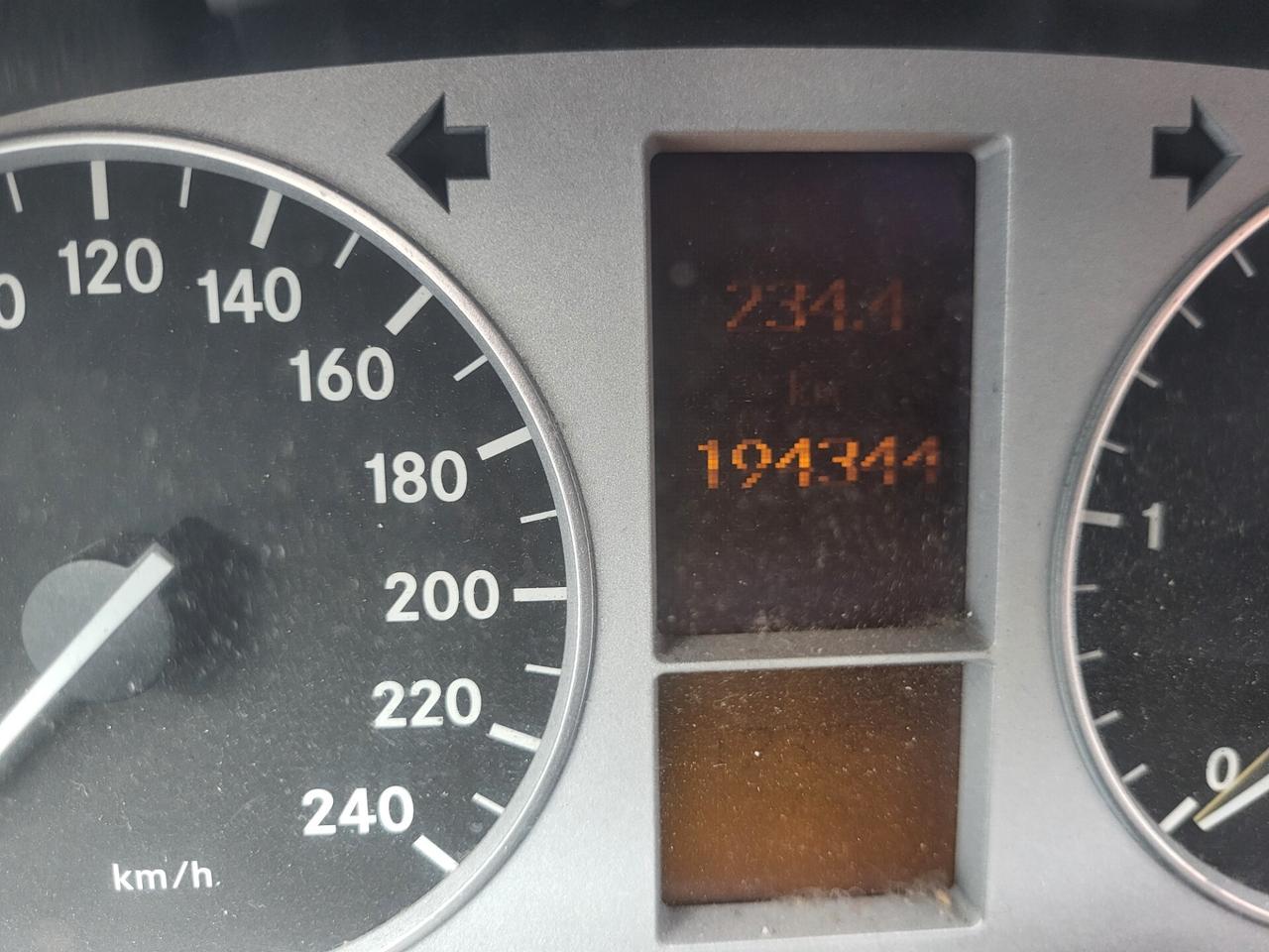 Mercedes-benz B 200