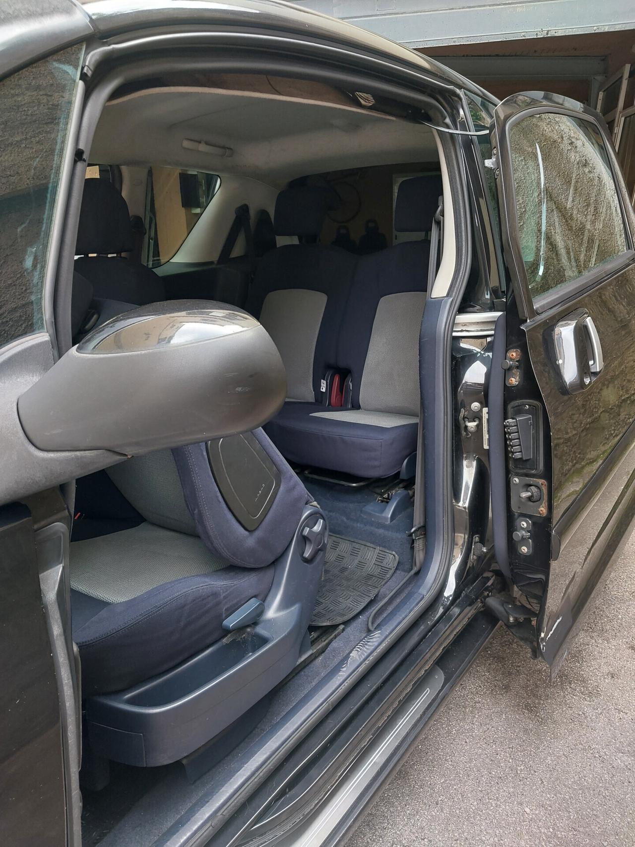 Peugeot 1007 1.4 HDi Trendy 08/2006