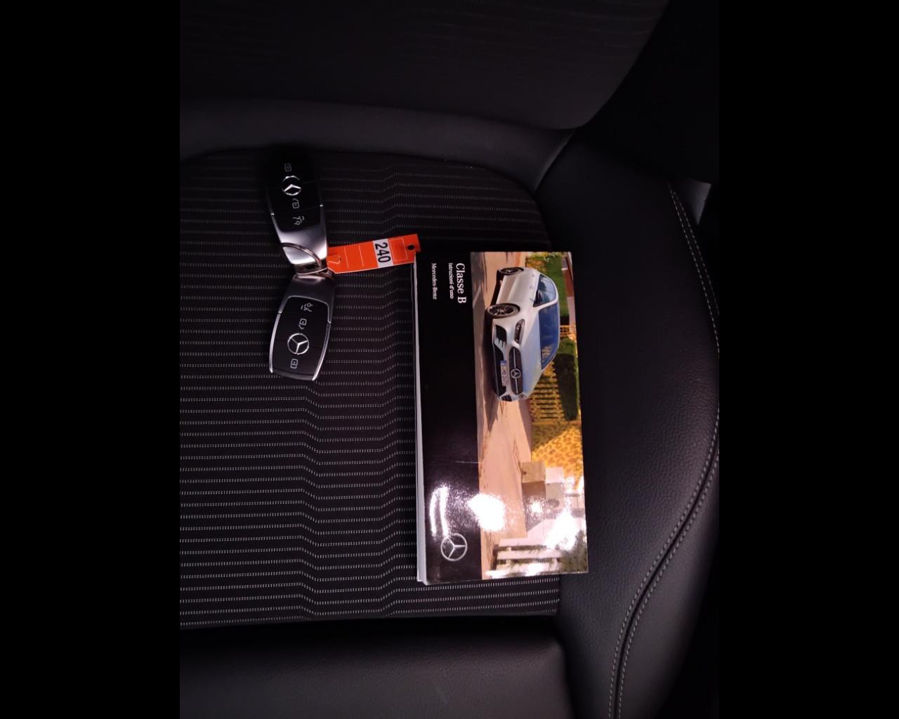 Mercedes-Benz Classe B - W247 2018 - B 180 d Sport Plus auto