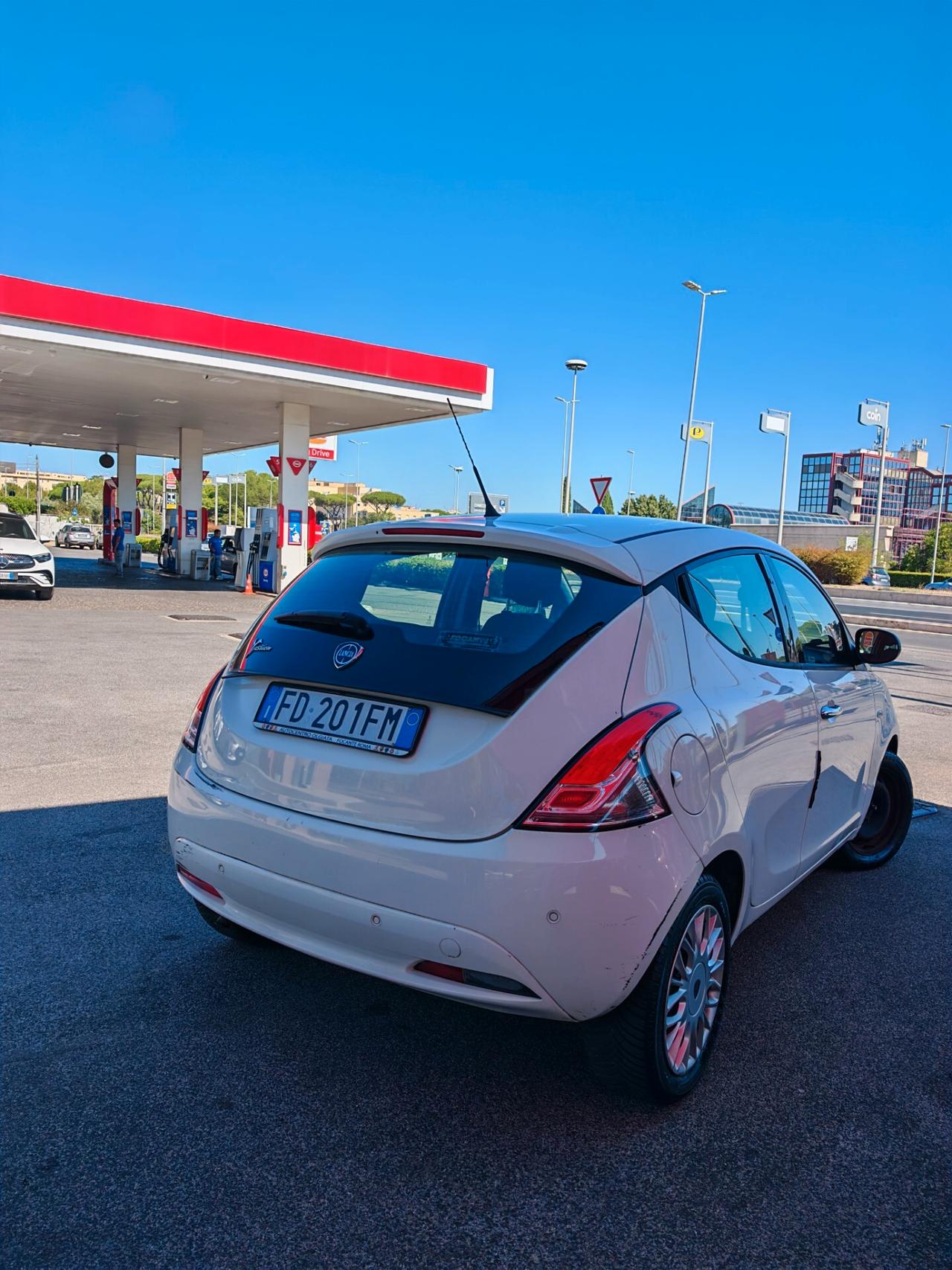 Lancia Ypsilon 0.9 TwinAir 85 CV 5 porte S&S DFN Platinum
