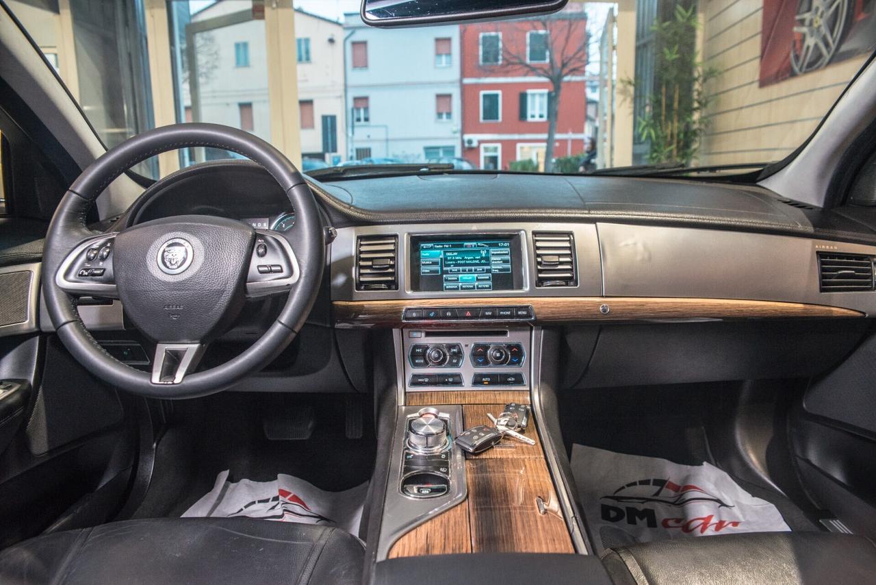 JAGUAR XF 2,2 D LUXURY 190CV PELLE TOTALE NAVIGATORE CERCHI CAMBIO AUTOMATICO