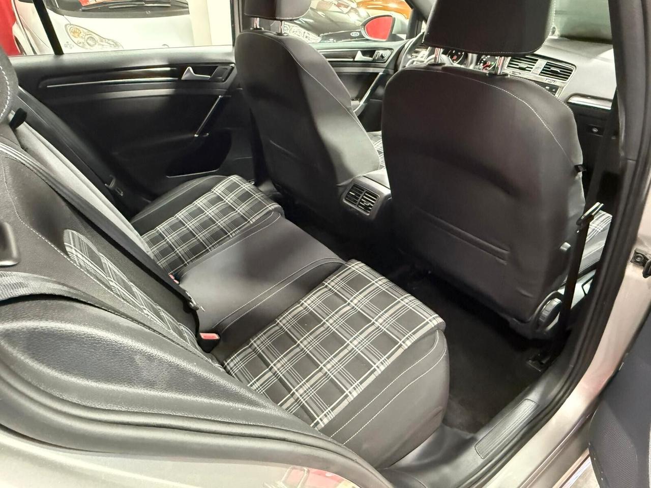 Volkswagen Golf GTD 2.0 DSG 184cv - 2014
