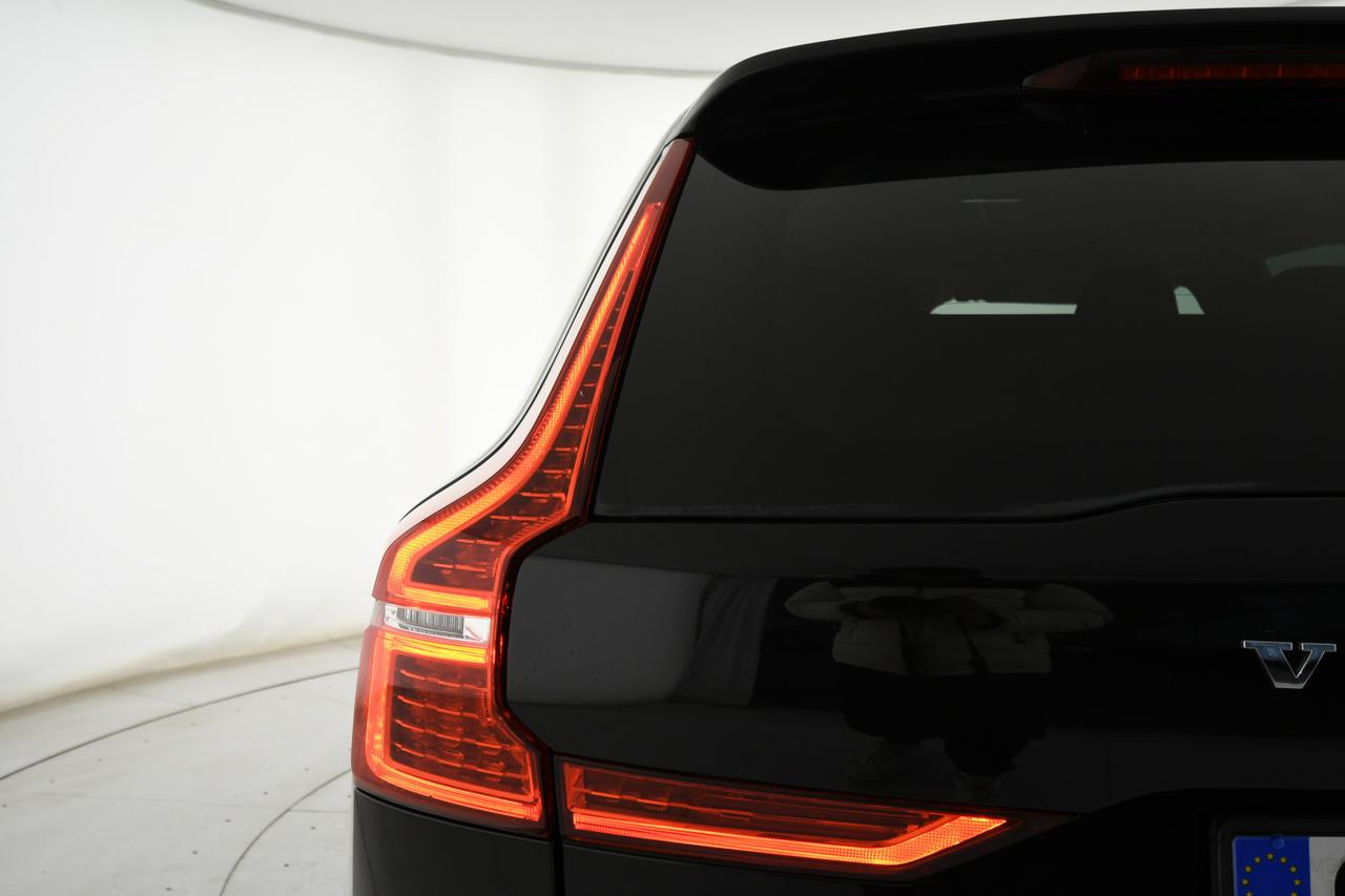 VOLVO XC60 2.0 b4 Momentum Pro awd auto CAMERA+C18"