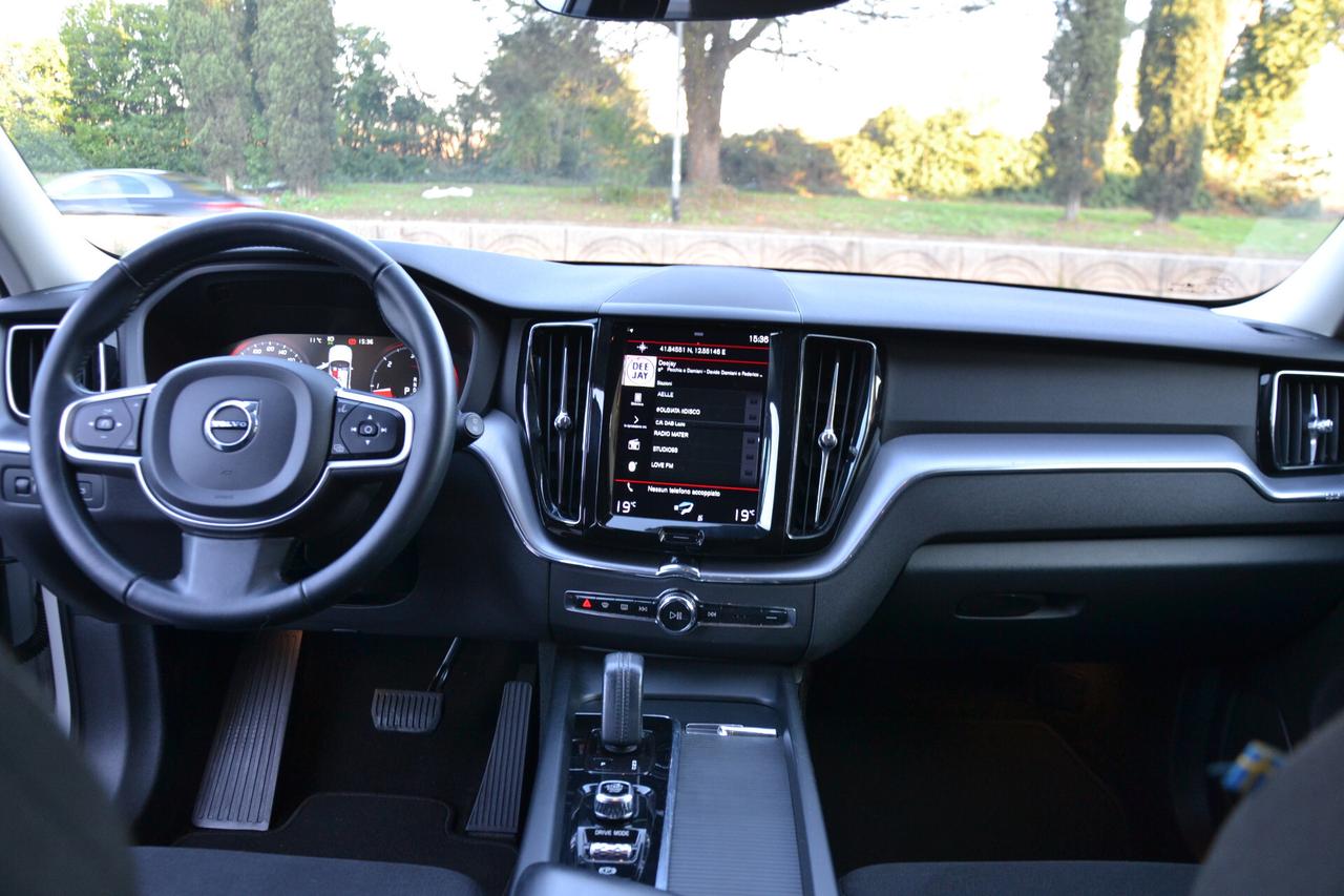 Volvo XC 60 2.0 197CV AWD HYBRID/DIESEL AUT.+FULL LED+RCAM+NAV