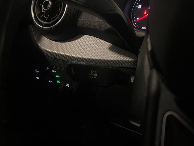 AUDI Q2 30 TDI S tronic Business