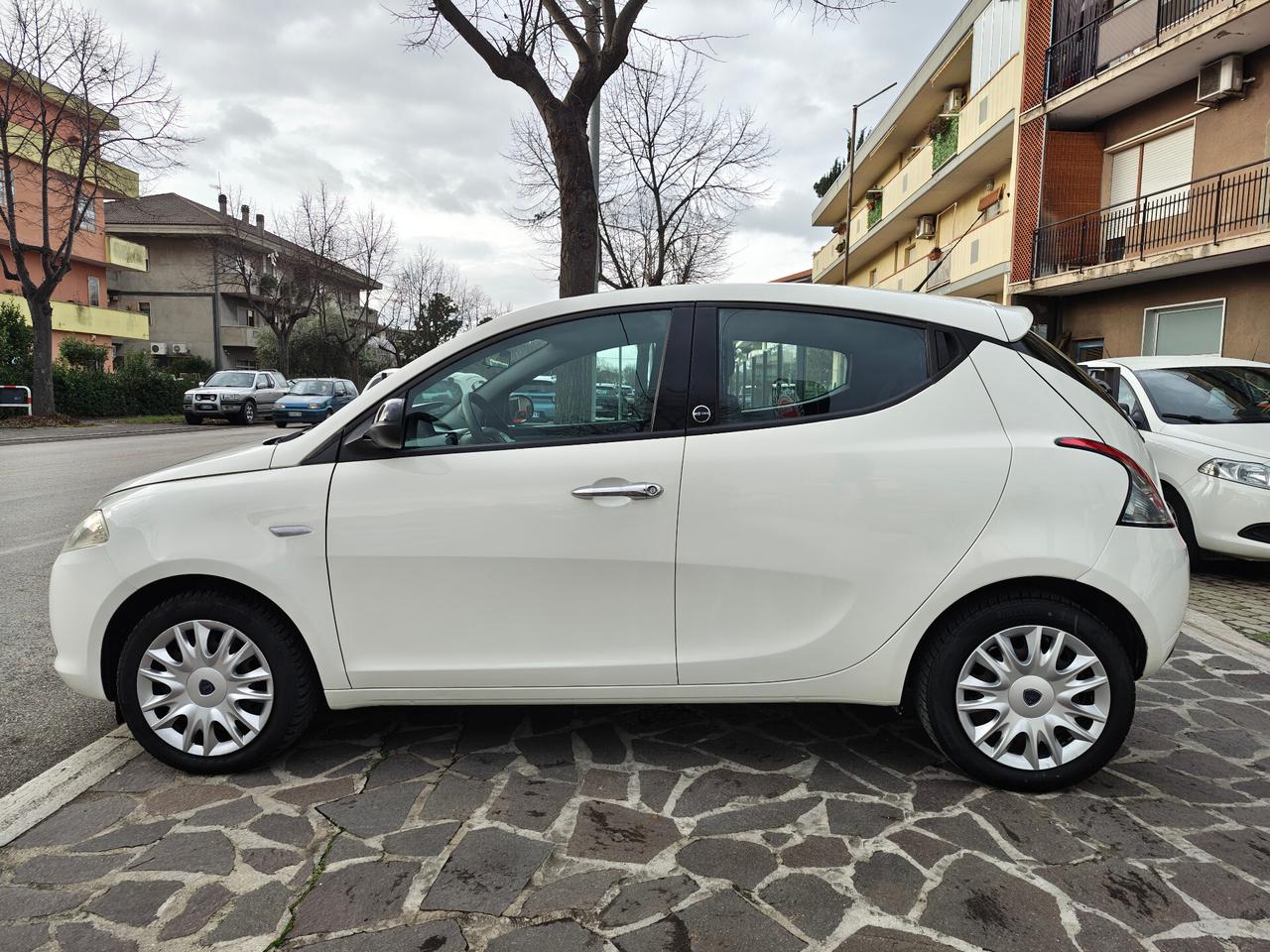 Lancia Ypsilon 1.2 69 CV 5 porte GPL Ecochic Silver