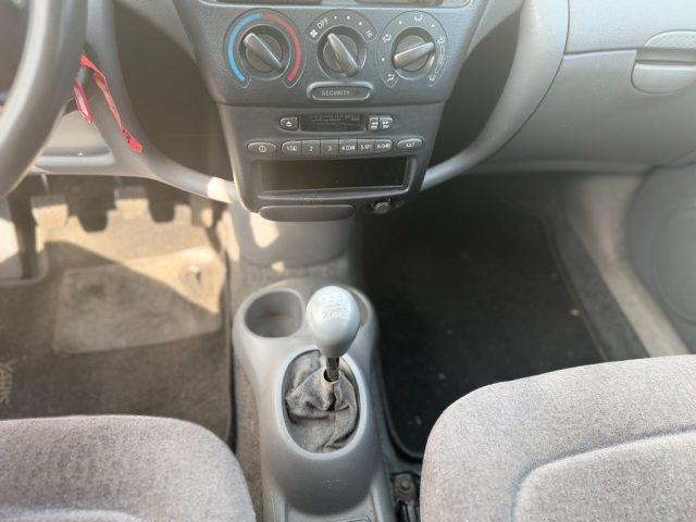 TOYOTA Yaris Verso 1.3i 16V cat Sol