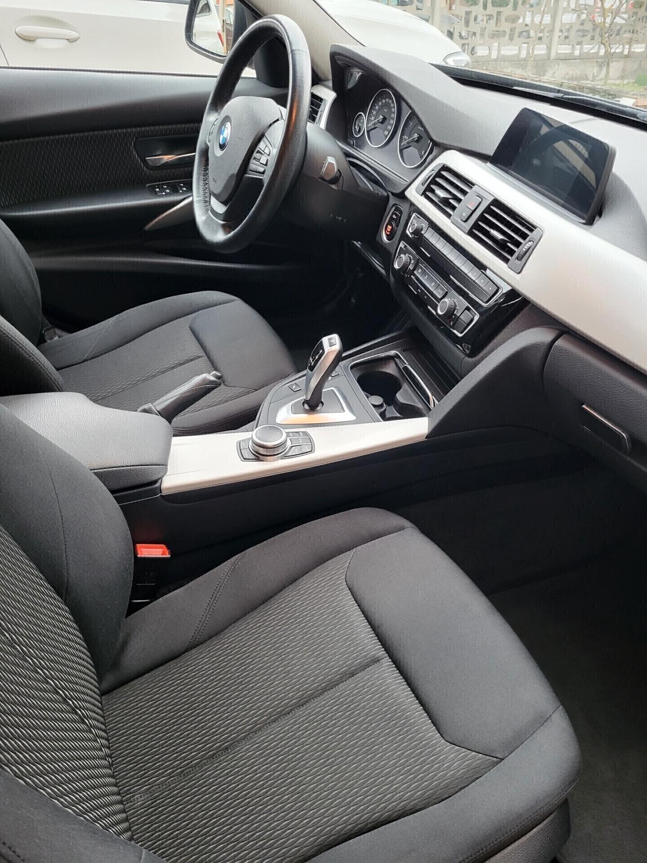 Bmw 320d xDrive Touring Business Advantage