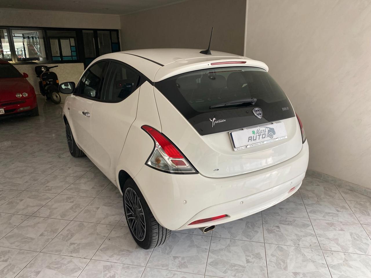 Lancia Ypsilon 1.0 FireFly 5 porte S&S Hybrid Gold