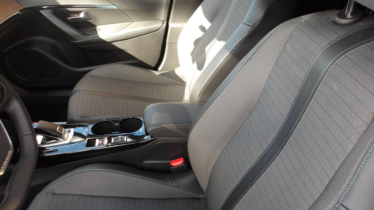 PEUGEOT 2008 1.2 BENZ-AUTO-RETROC-PREZZO PROMO!