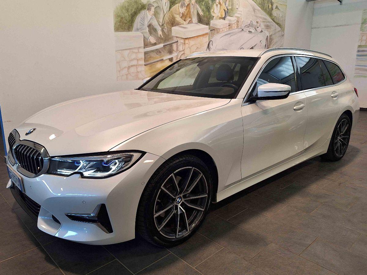 BMW 320d Touring MHEV 48V Luxury - TUTTI TAGLIANDI BMW - RETRO-CAMERA - HEAD UP - FULL