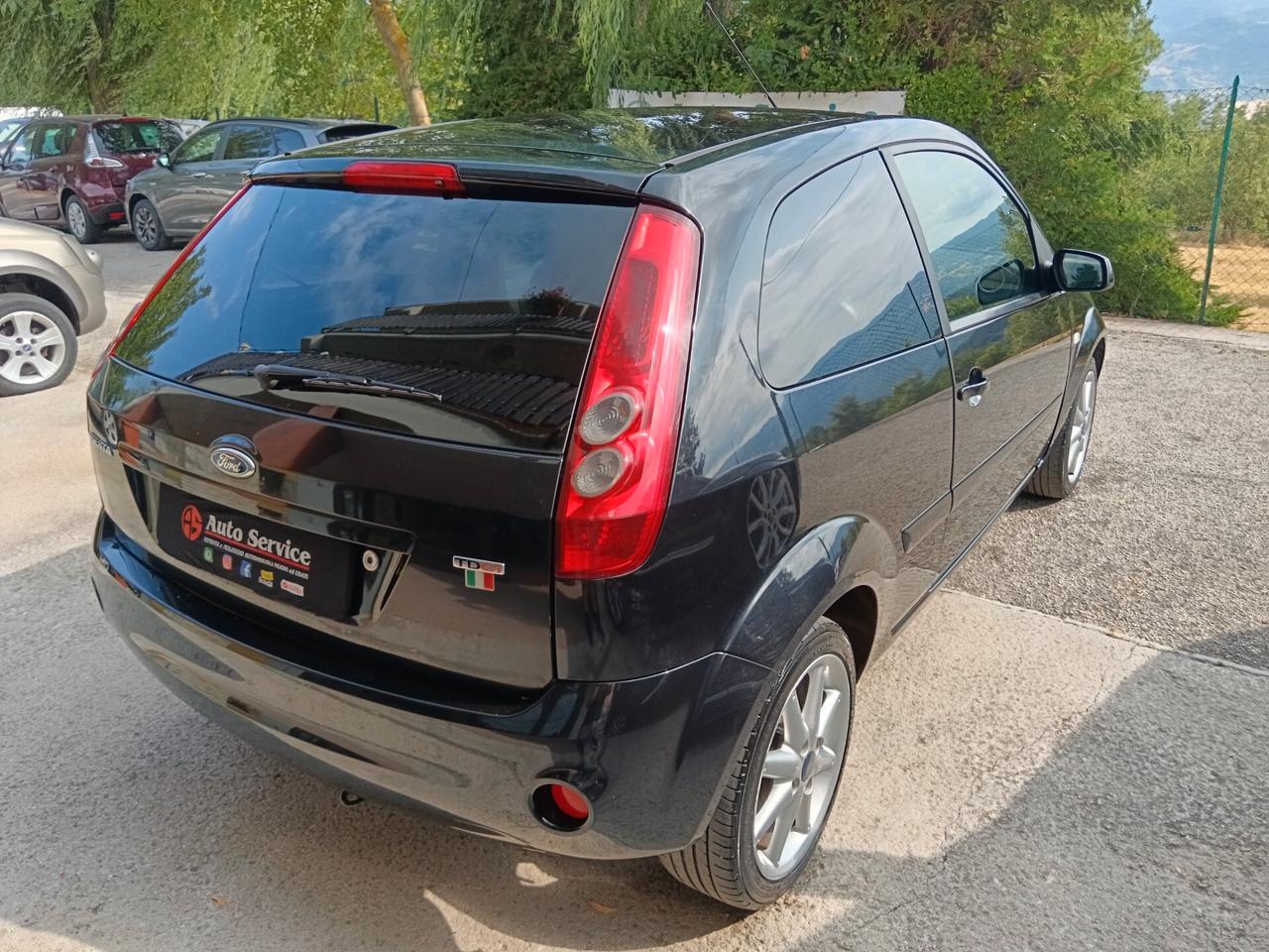 Ford Fiesta 1.4 TDCI 68CV TITANIUM NUOVISSIMA