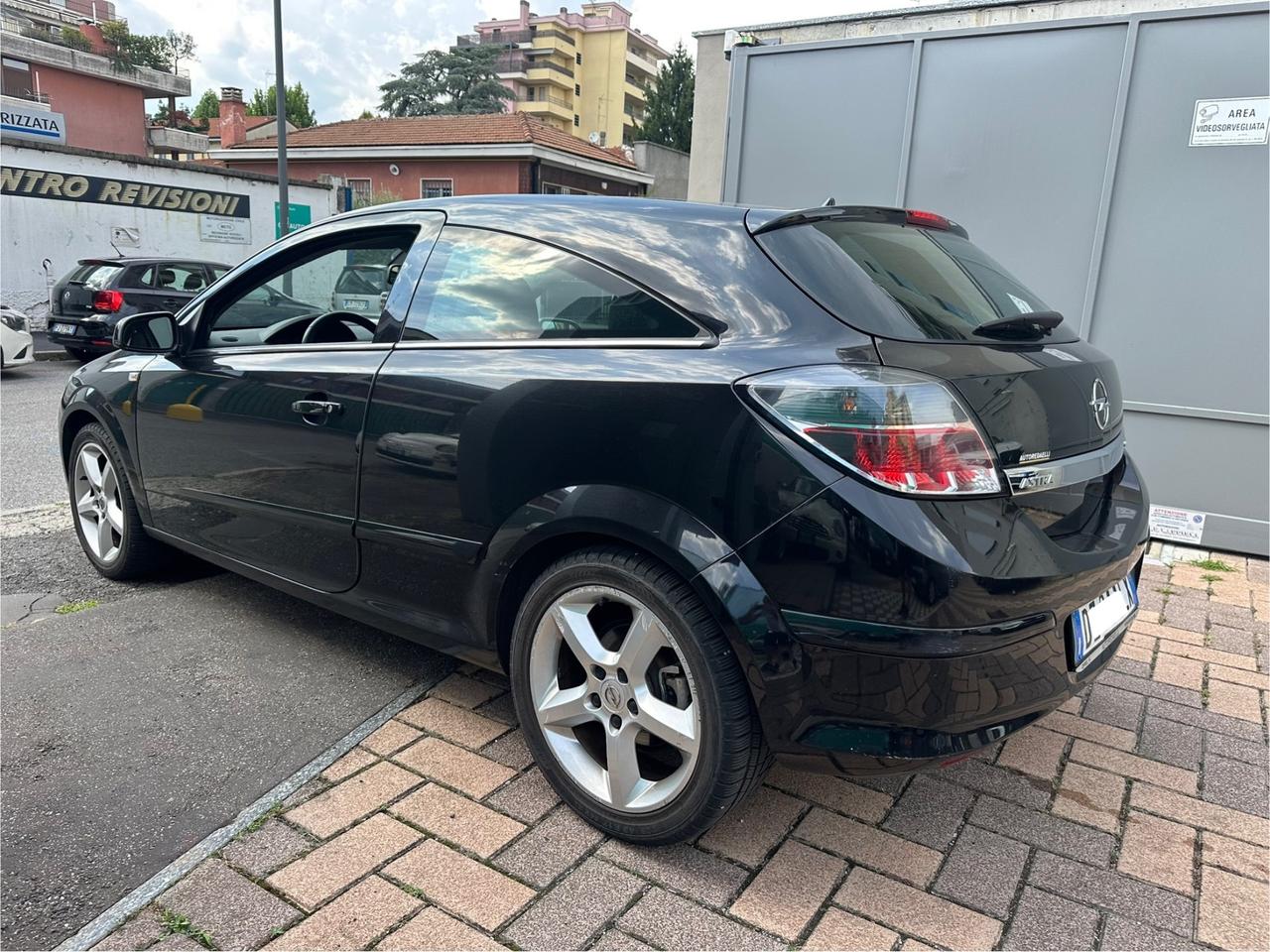 Opel Astra GTC 1.7 CDTI 110CV 3 porte Cosmo - solo 80000 km