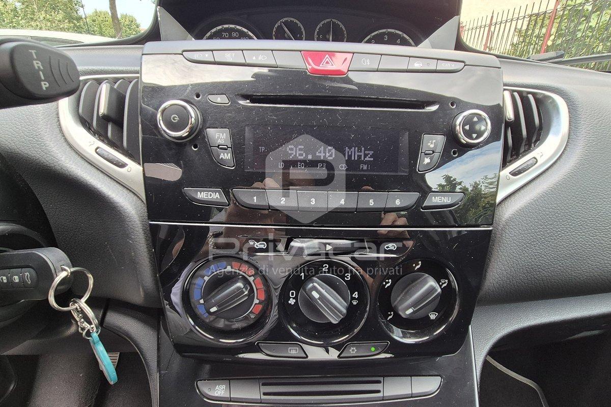 LANCIA Ypsilon 1.2 69 CV 5 porte Gold
