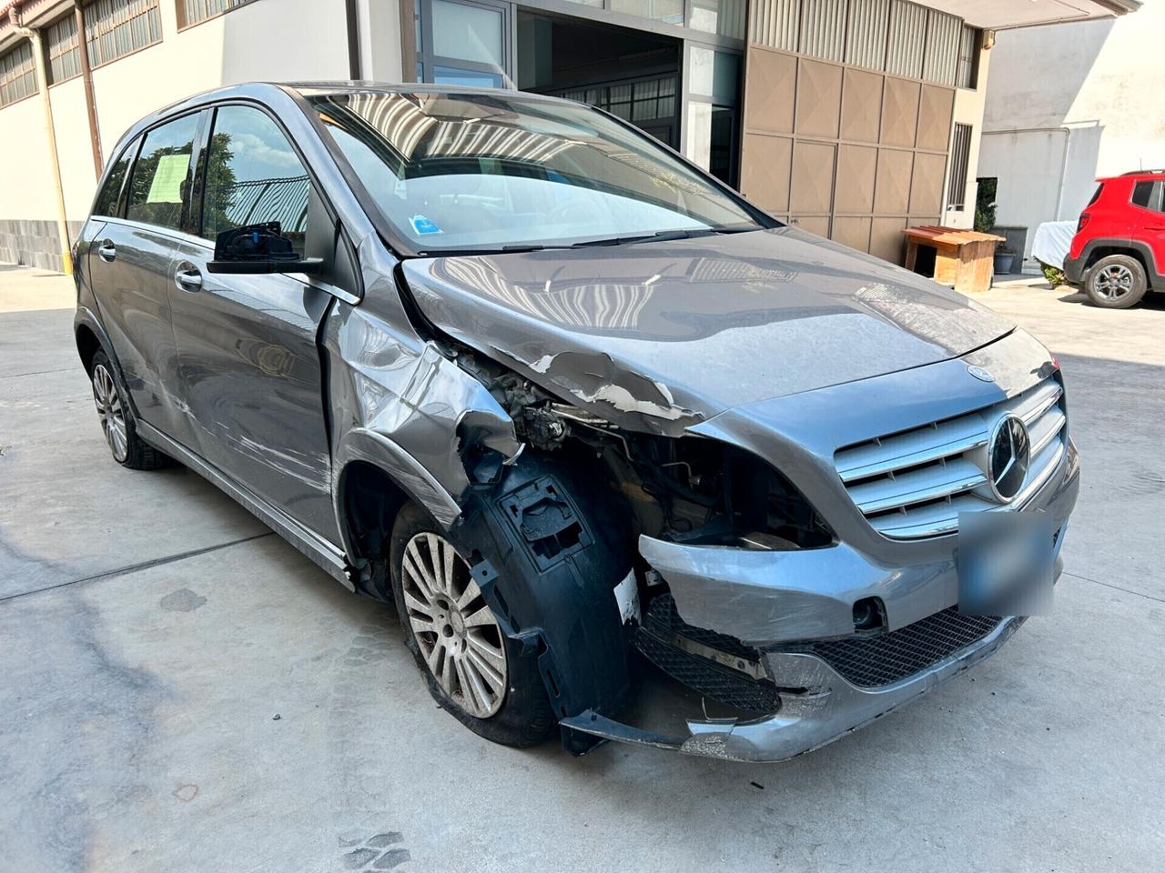 Mercedes-benz B 200 NGD - 2014 Incidentata