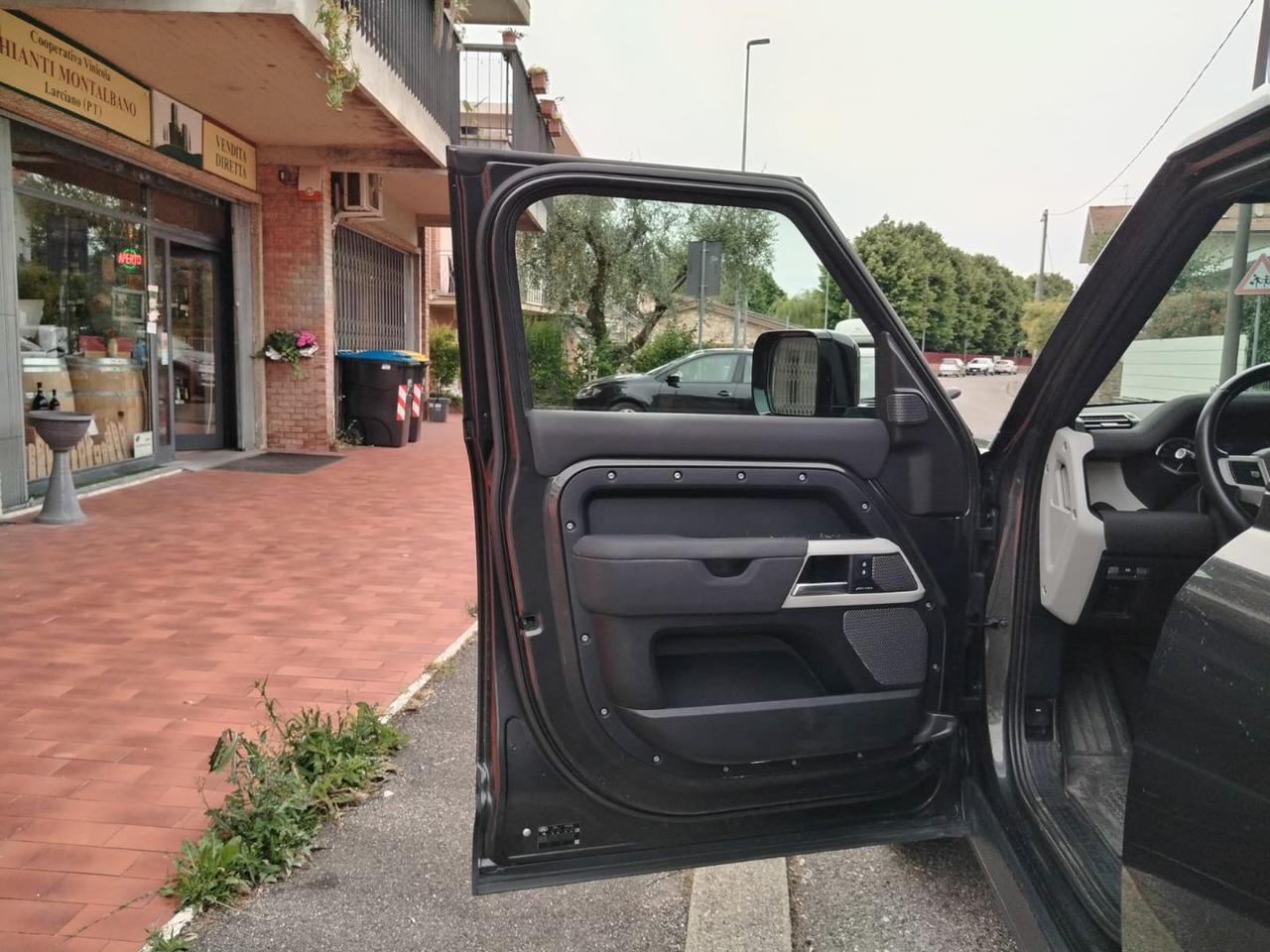 Land Rover Defender SE D 200 MHEV