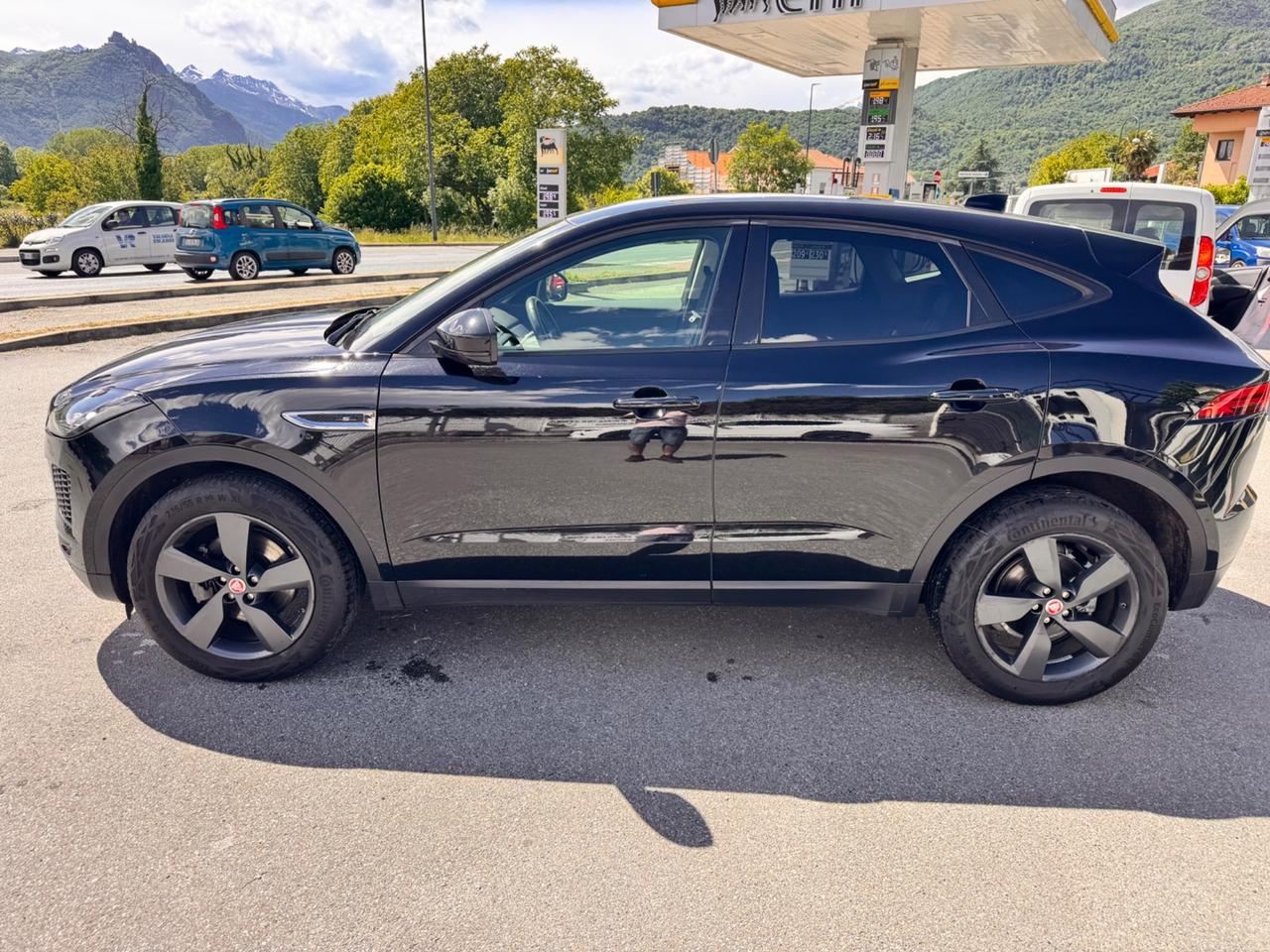 Jaguar E-Pace 2.0D 150 CV R-Dynamic SE 4x4 automatica pelle