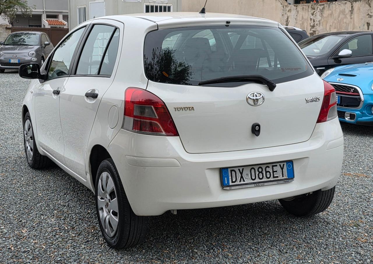 Toyota Yaris 1.0 5 porte