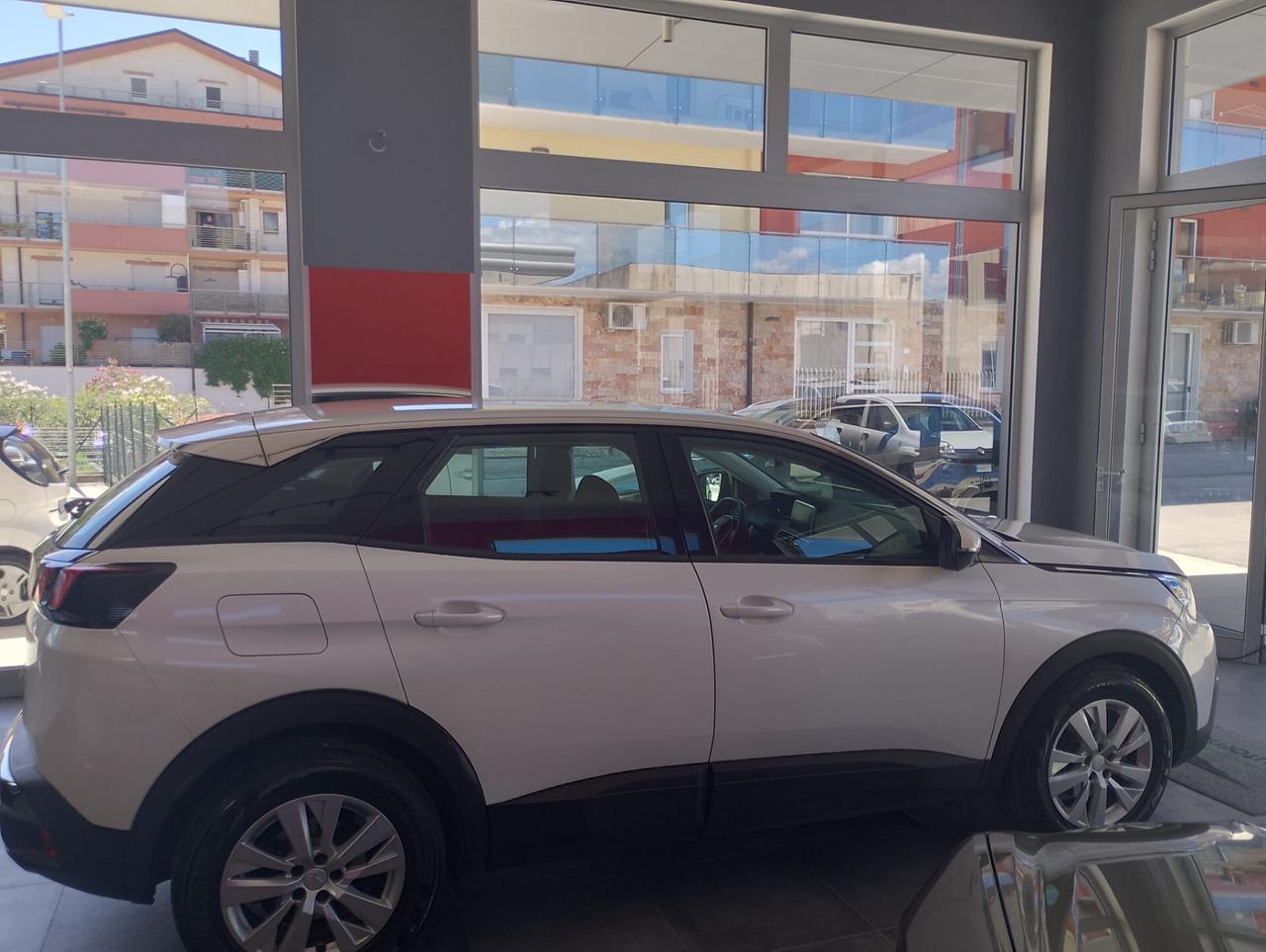 Peugeot 3008 PEUGEOT 3008 5P SUV BLUEHDI 130 EAT8 SeS BUSINESS AUTOMATICA
