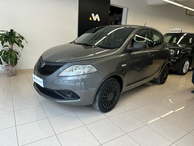 Lancia Ypsilon 1.0 FireFly 5 porte S&S Hybrid Ecochic Silver