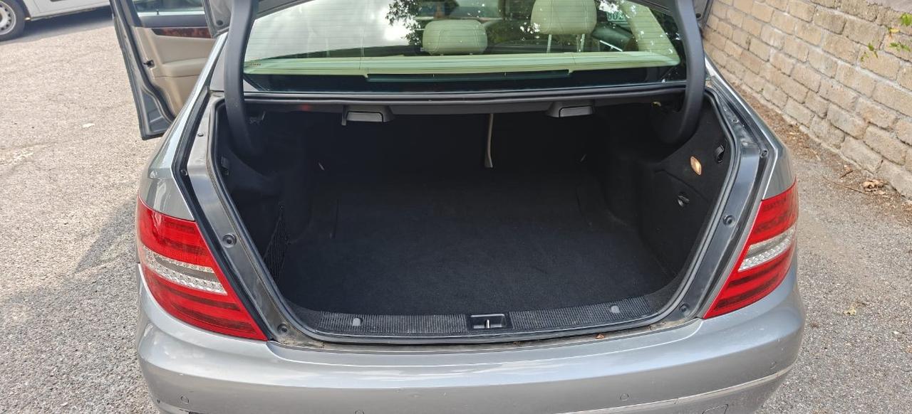 Mercedes C 220 CDI BlueEfficiency Avantgarde c/bixeno Berlina