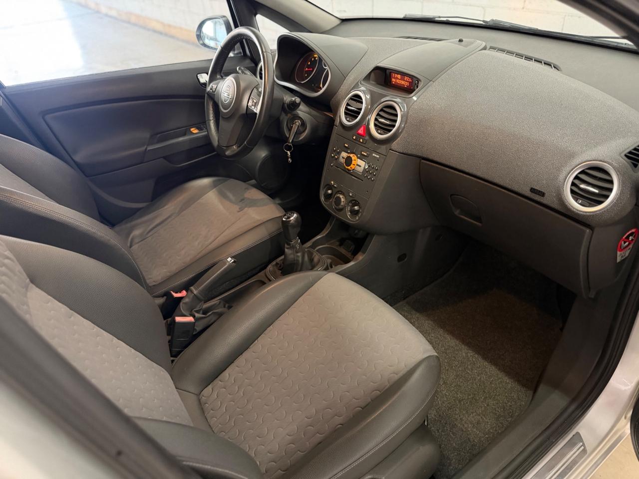 Opel Corsa 1.2 5 porte Club
