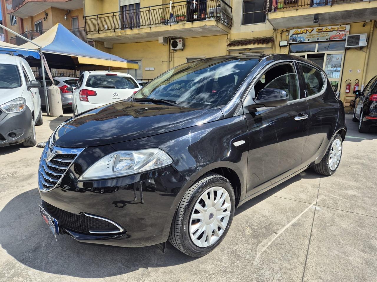 Lancia Ypsilon 1.2 69 CV 5 porte S&S Silver