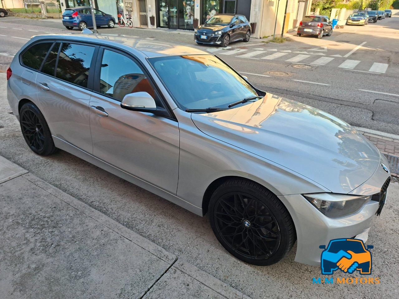 BMW 320 d Touring doppio treno di pneumatici