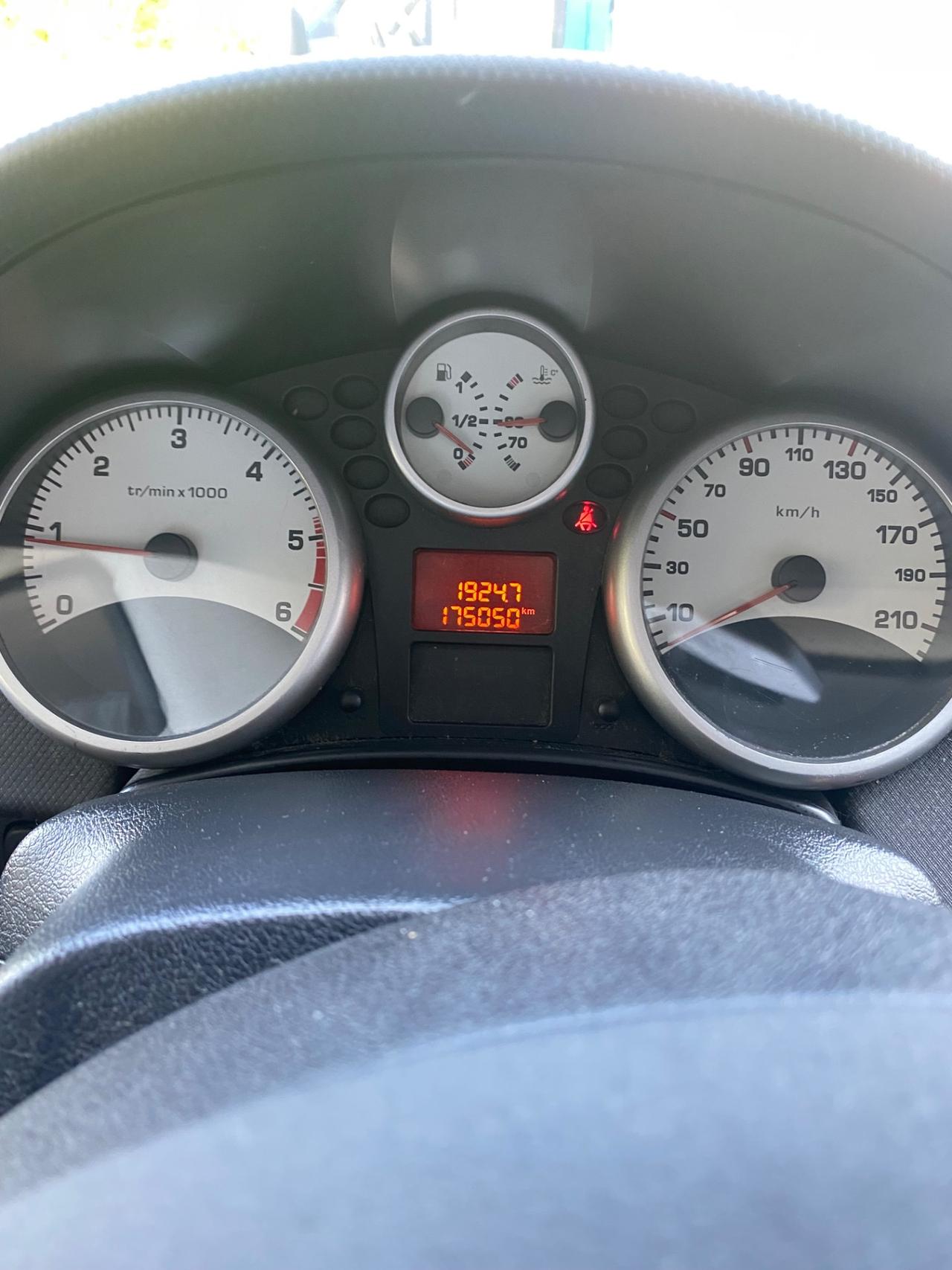 Peugeot 207 1.4 HDi 70CV 5p. XT Neopatentati